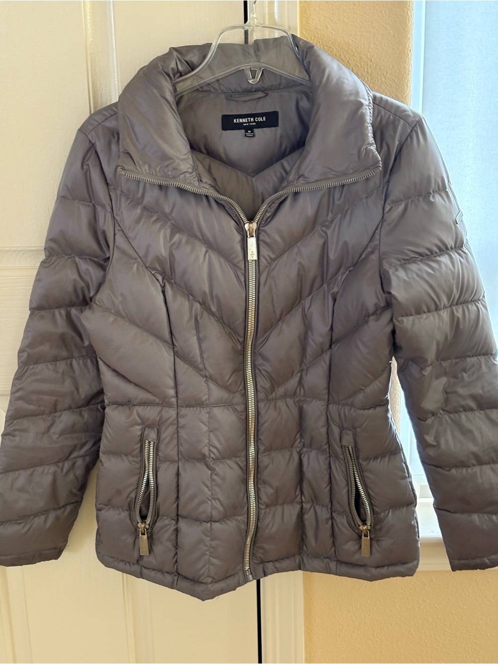 Kenneth Cole Women’s Puffer Jacket in Gray / Size Medium